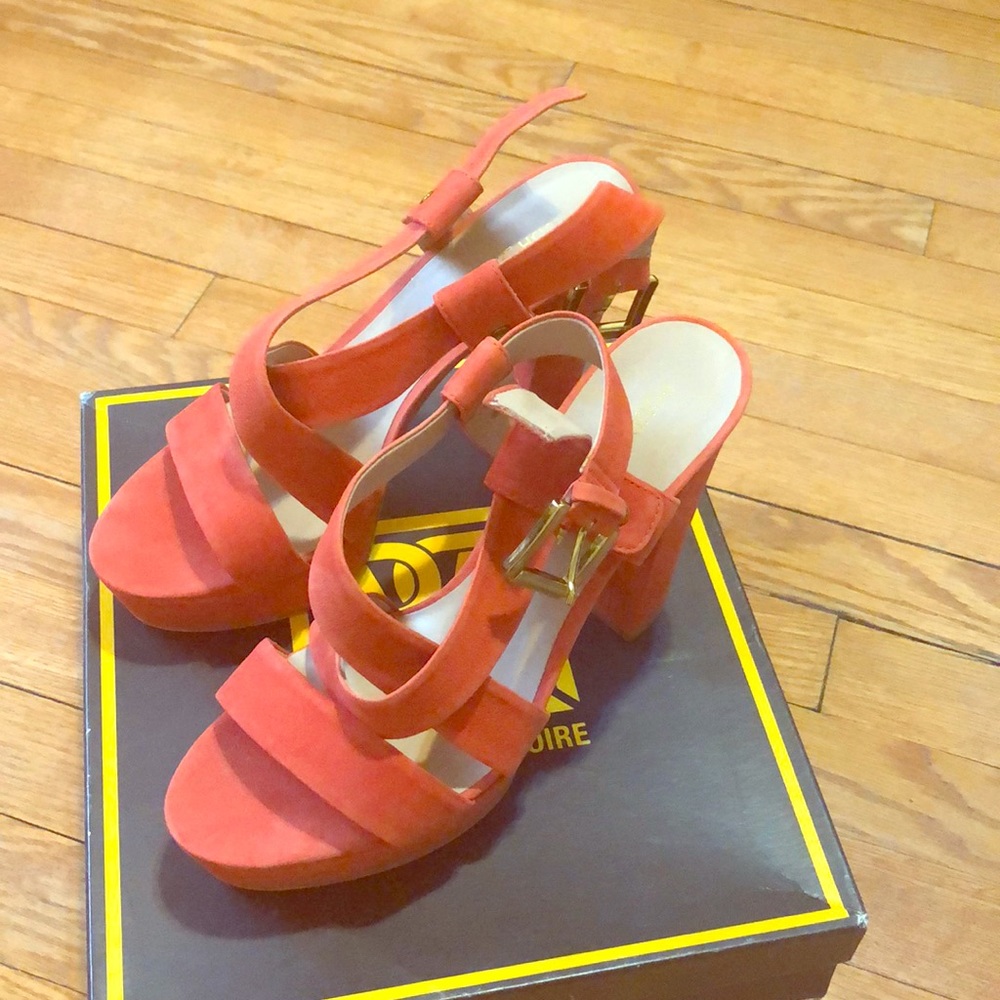 NWOT Pour Le Victoire coral heels sz 9.5